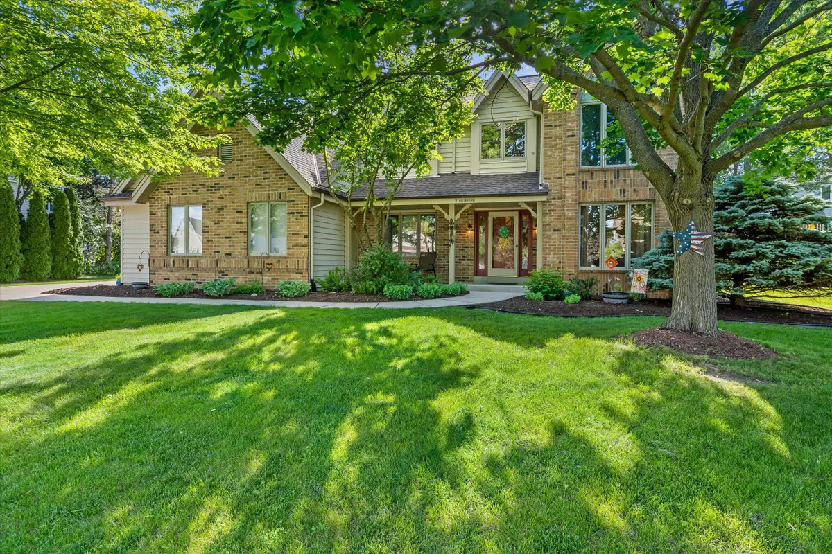 W168N5039 Stonefield Rd, Menomonee Falls, WI 53051 - #1