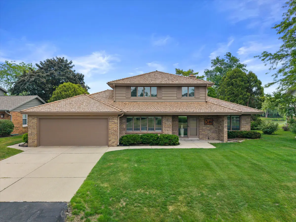 3 Shorewood Ct, Wind Point, WI 53402 - #1