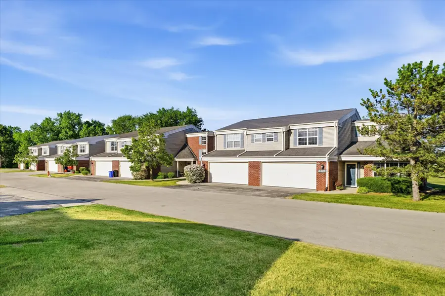 N16W26512 Golf View Ln, Pewaukee, WI 53072 - #3