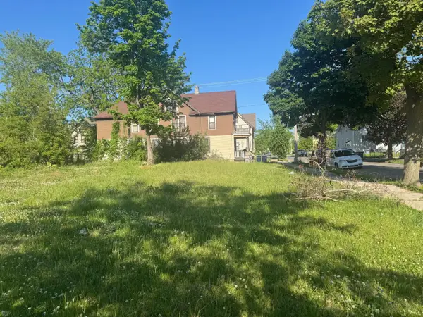 3250 N 15th St, Milwaukee, WI 53206