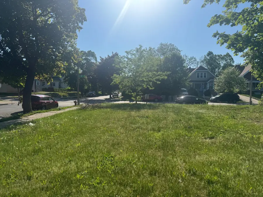 3250 N 15th St, Milwaukee, WI 53206 - #2