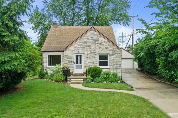337 N 110th St, Wauwatosa, WI 53226