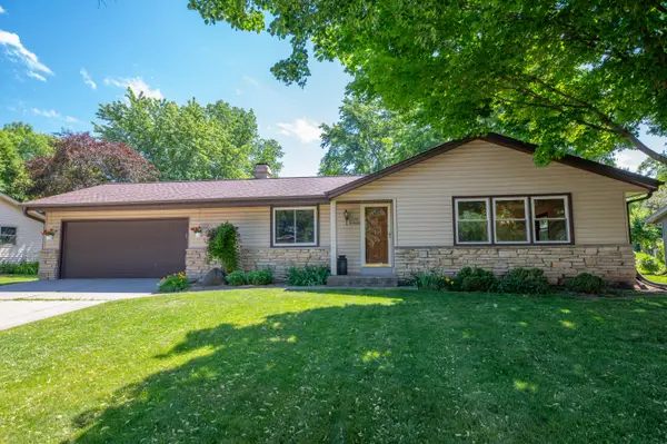 W169N10432 Pheasant Run, Germantown, WI 53022