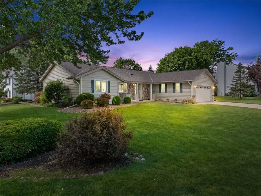 N103W15923 Founders Ln, Germantown, WI 53022 - #2