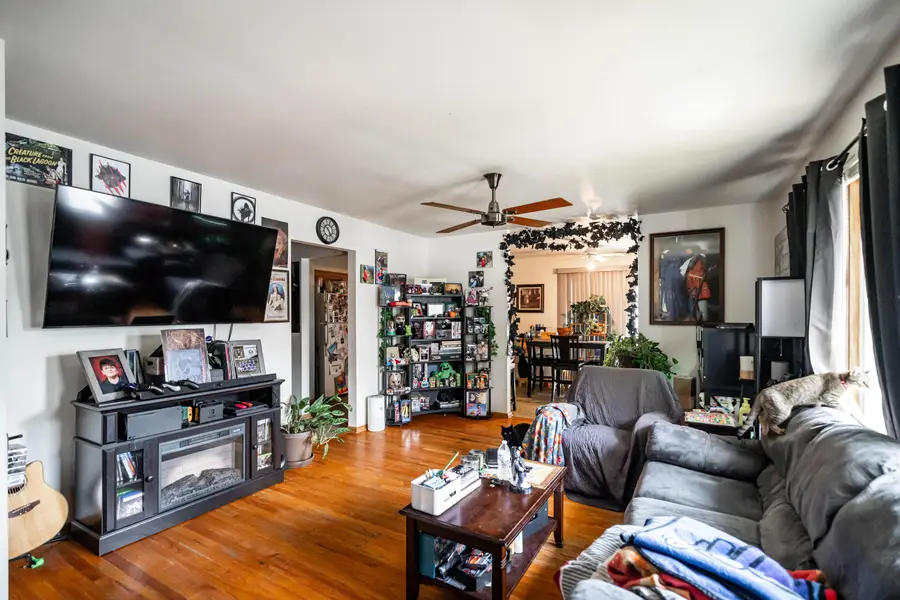 865 Harding Ave, Waukesha, WI 53186 - #2