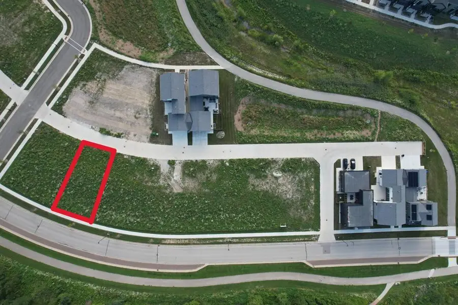 9407 S Lake Vista Pkwy, Oak Creek, WI 53154 - #2