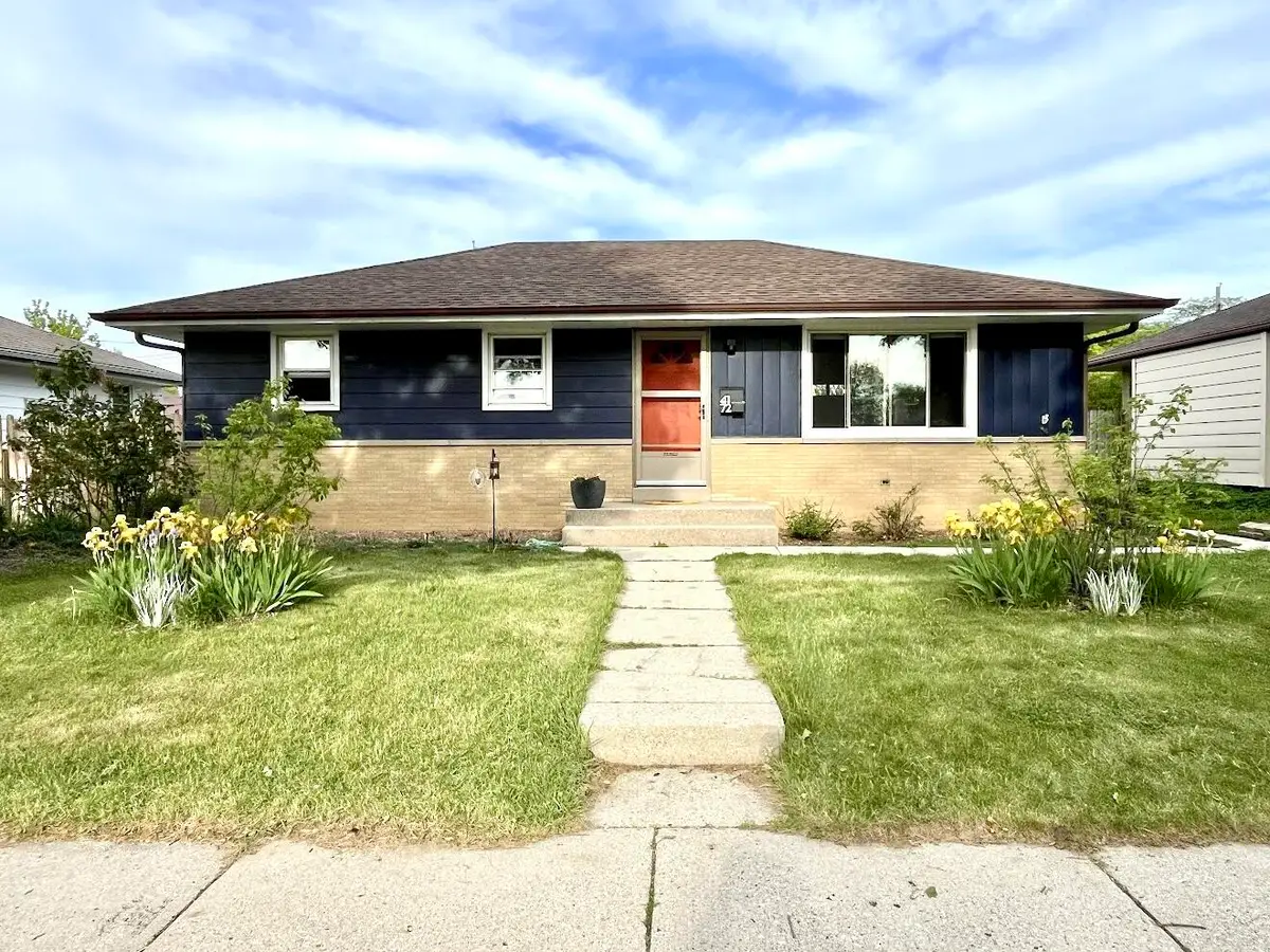 4172 S 52nd St, Milwaukee, WI 53220 - #1
