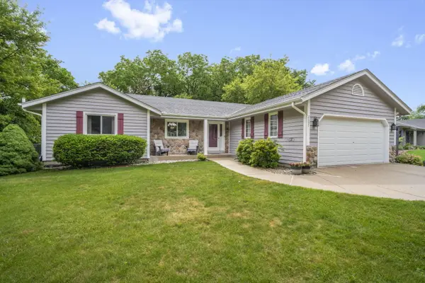 2607 Lancaster Dr, Waukesha, WI 53188