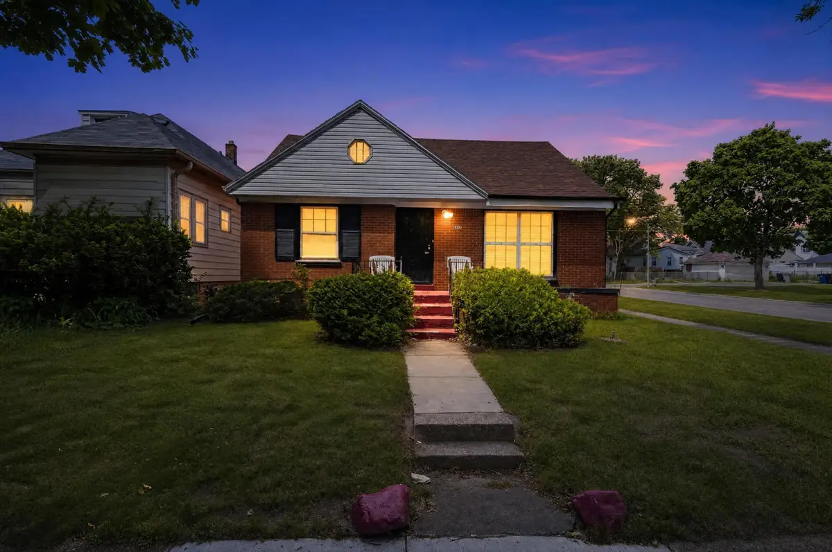 2913 W Glendale Ave, Milwaukee, WI 53209 - #1