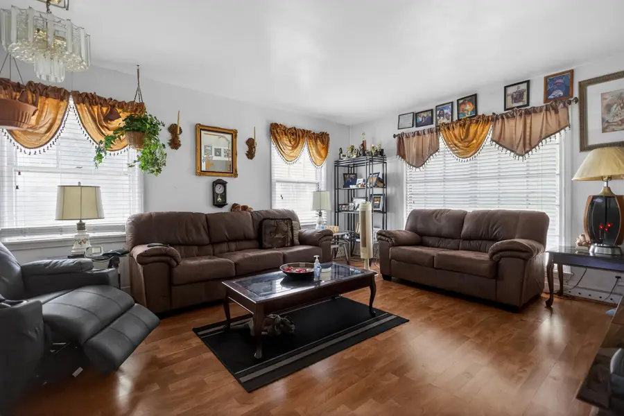 2913 W Glendale Ave, Milwaukee, WI 53209 - #3