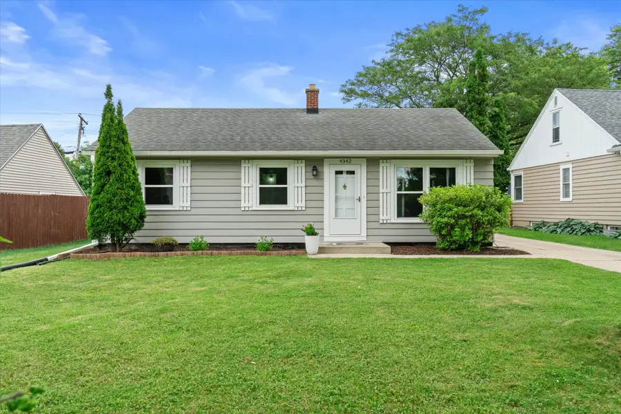 4342 Glenway St, Wauwatosa, WI 53222 - #2