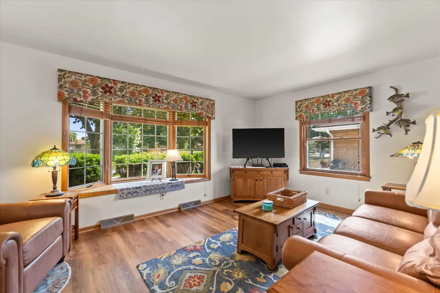 7024 W Lakefield Dr, Milwaukee, WI 53219 - #3