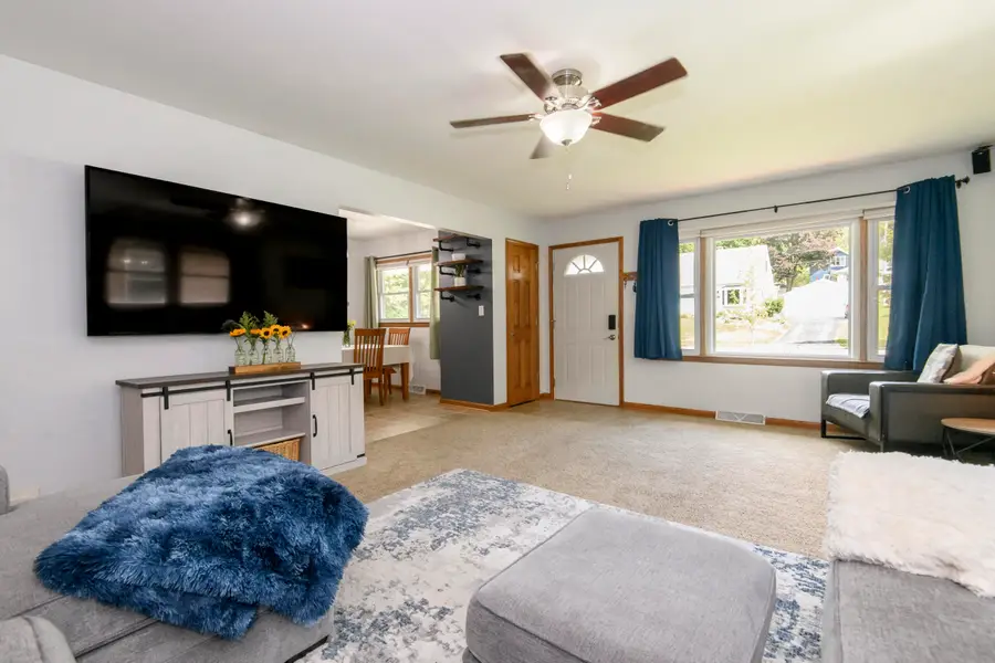 1109 Lawndale Ave, Waukesha, WI 53188 - #2