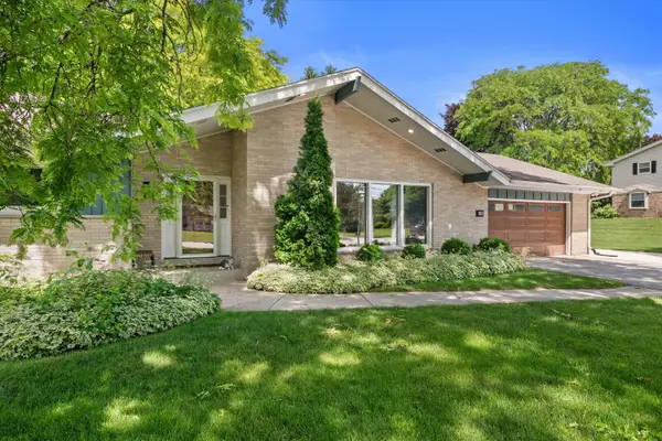 6269 Parkview Rd, Greendale, WI 53129