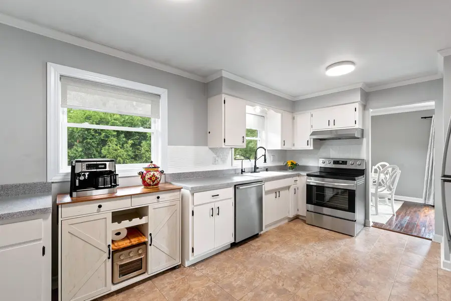607 Green Bay Rd, Thiensville, WI 53092 - #2
