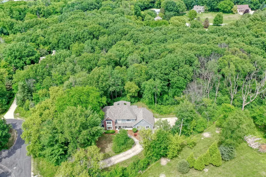 1248 N Lost Woods Rd, Summit, WI 53066 - #3