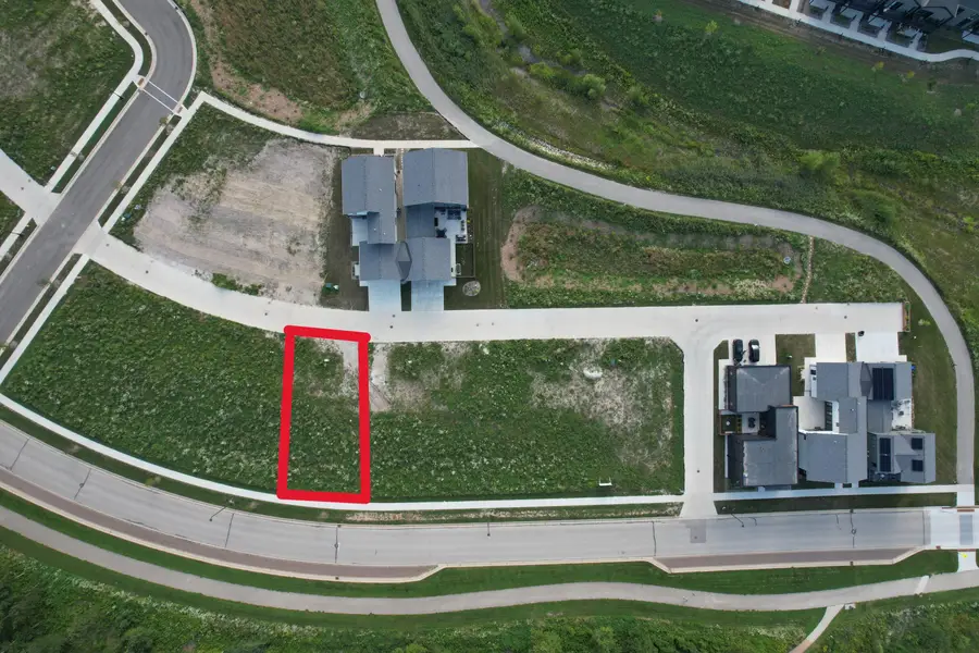 9401 S Lake Vista Pkwy, Oak Creek, WI 53154 - #2