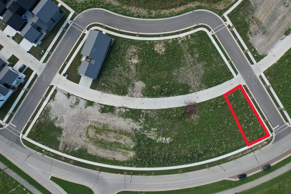 9449 E Lake Vista Pkwy, Oak Creek, WI 53154 - #1