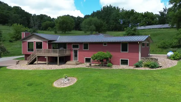 580 Skunk Hollow Rd, La Crescent, MN 55947