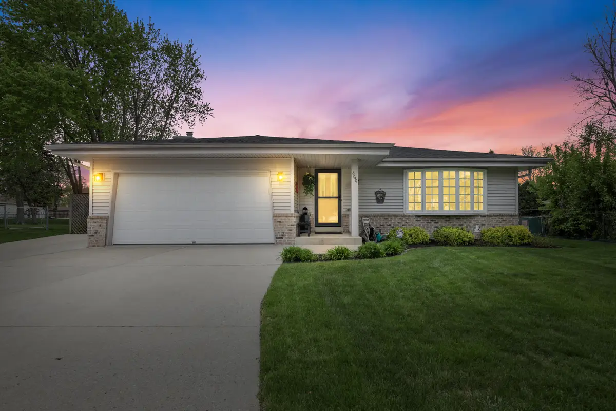 6846 S Juniper Ct, Oak Creek, WI 53154 - #1