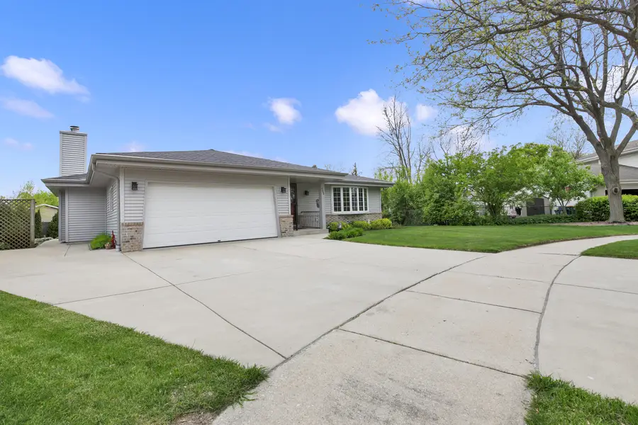 6846 S Juniper Ct, Oak Creek, WI 53154 - #3
