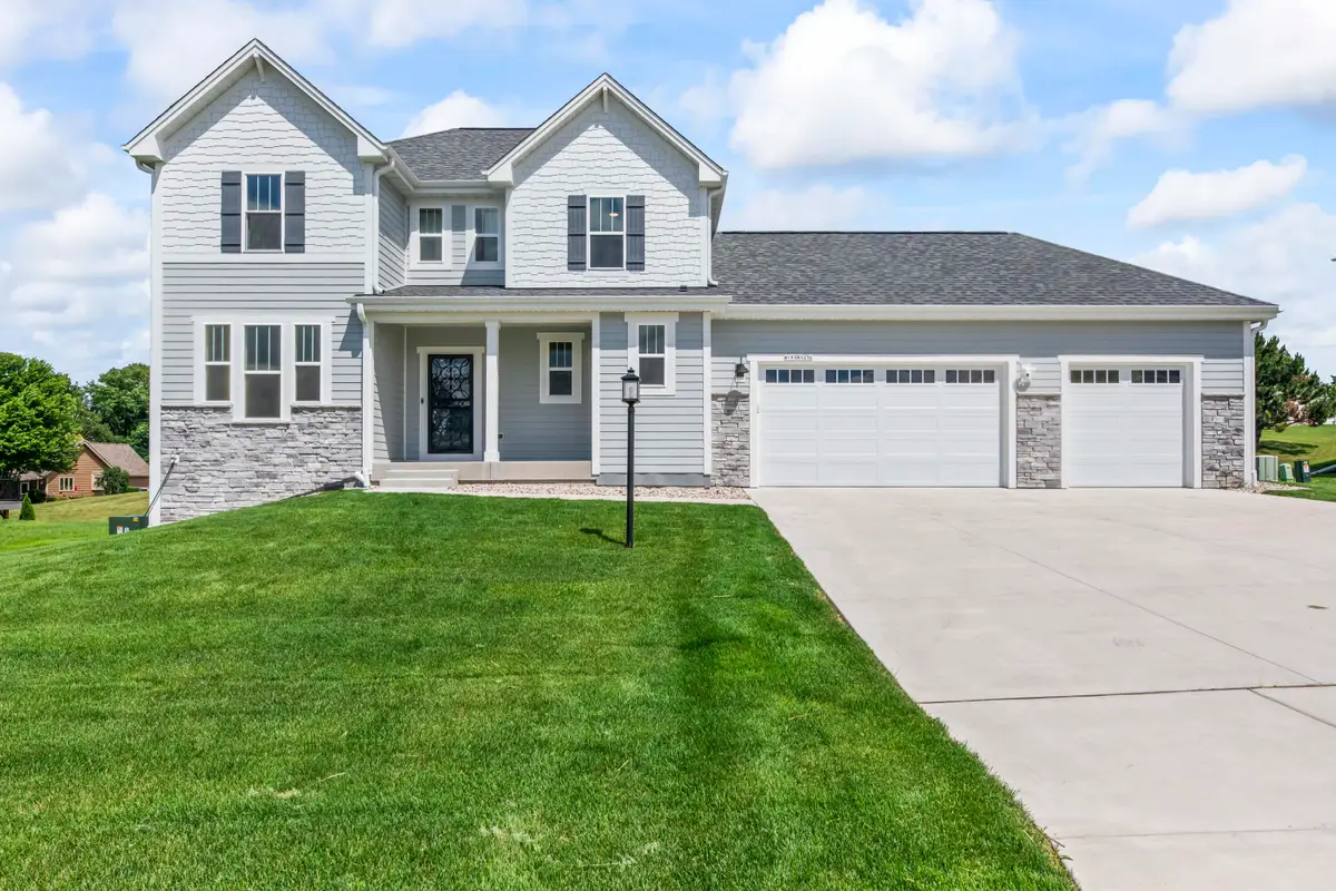 W193N5036 Rosemary Rdg, Menomonee Falls, WI 53051 - #1