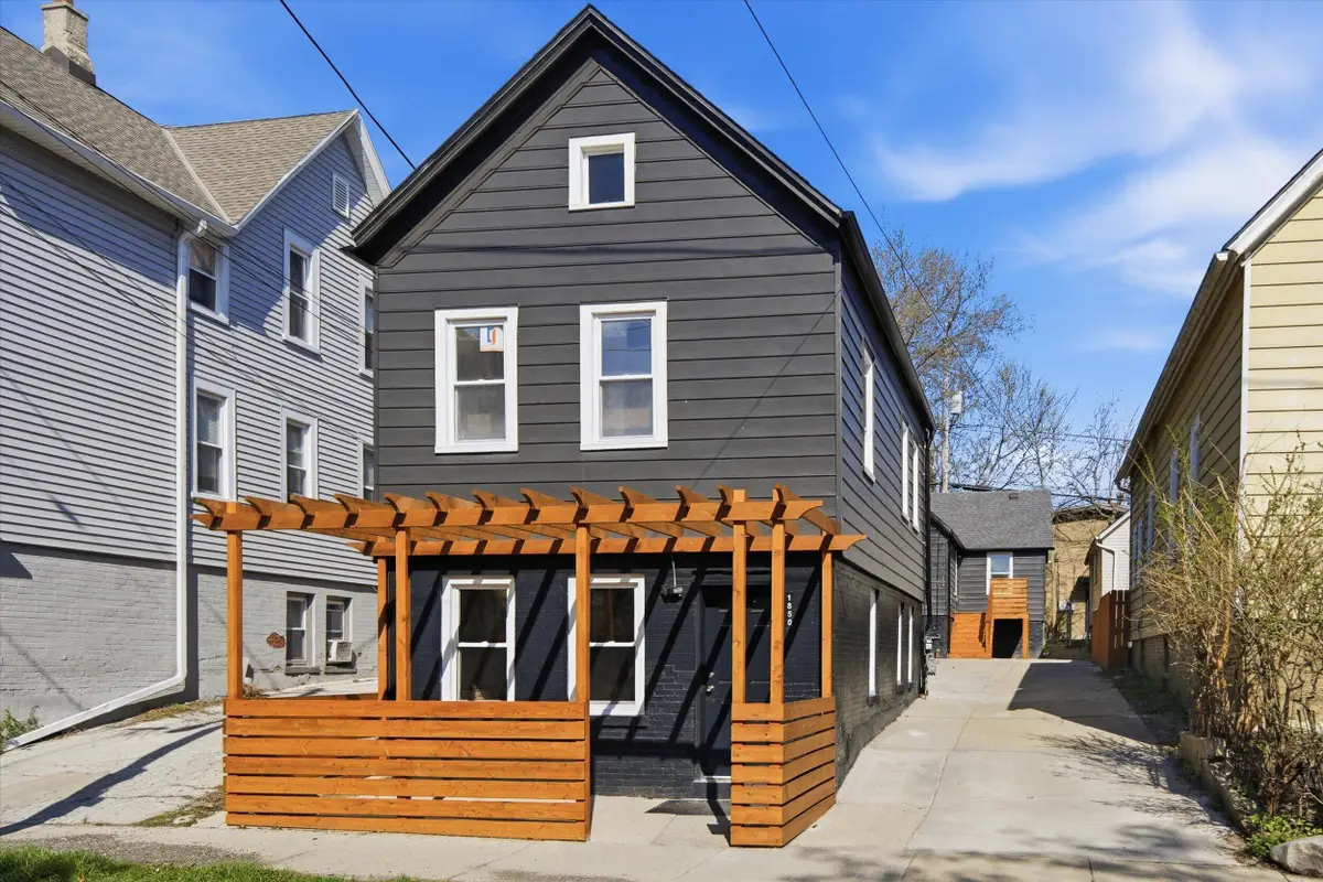 1850 N Warren Ave, Milwaukee, WI 53202 - #1
