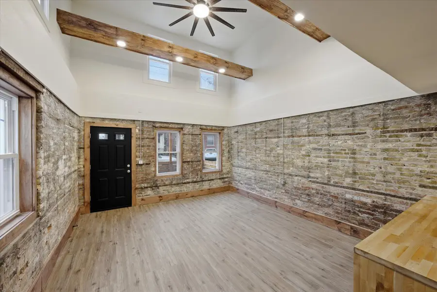 1850 N Warren Ave, Milwaukee, WI 53202 - #2