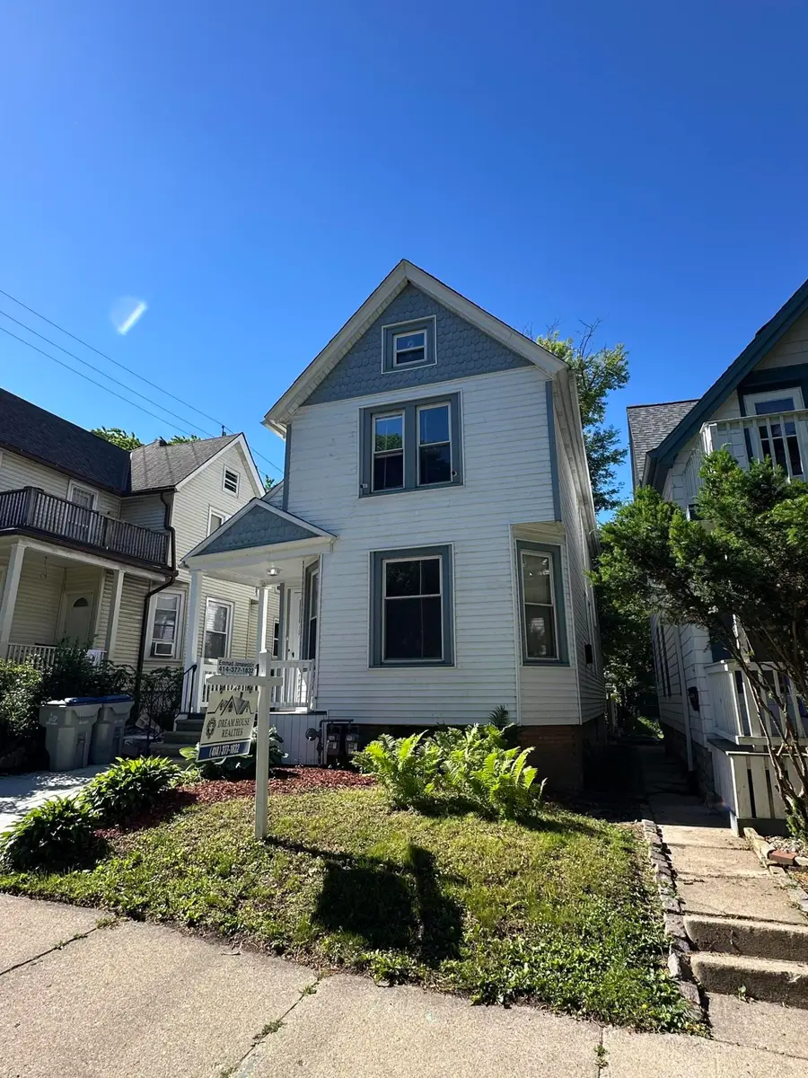 1711 E Belleview Pl, Milwaukee, WI 53211 - #2