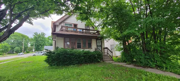 4572 W Fond Du Lac Ave, Milwaukee, WI 53216