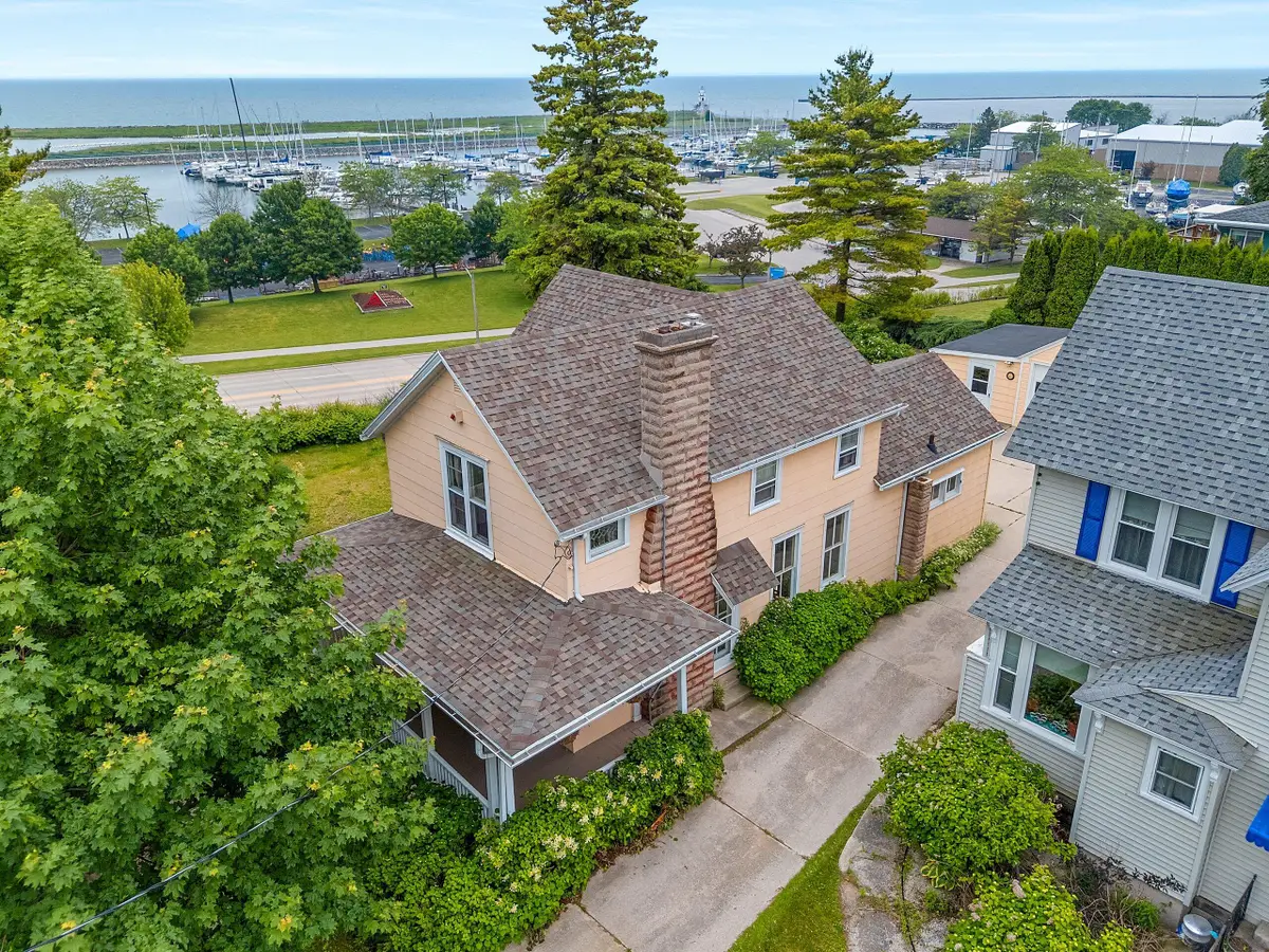 315 Park St, Manitowoc, WI 54220 - #1