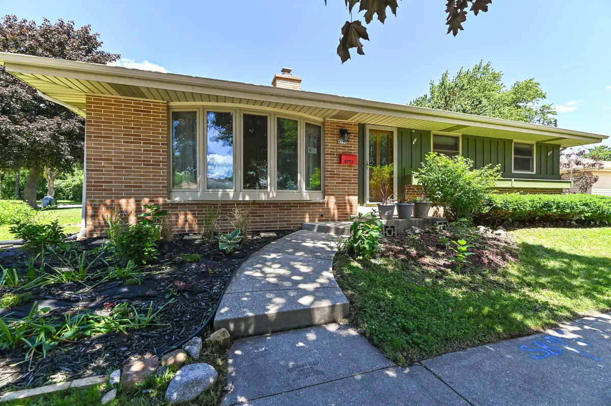 8732 W Burdick Ave, Milwaukee, WI 53227 - #1