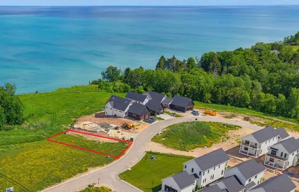 1204 Shieling Ln, Port Washington, WI 53074