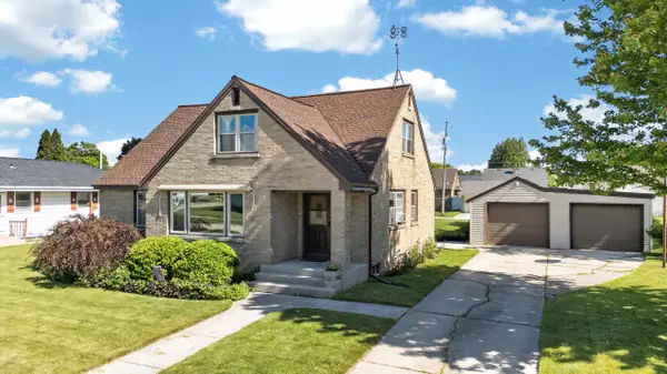 2114 Arizona Ave, Sheboygan, WI 53081