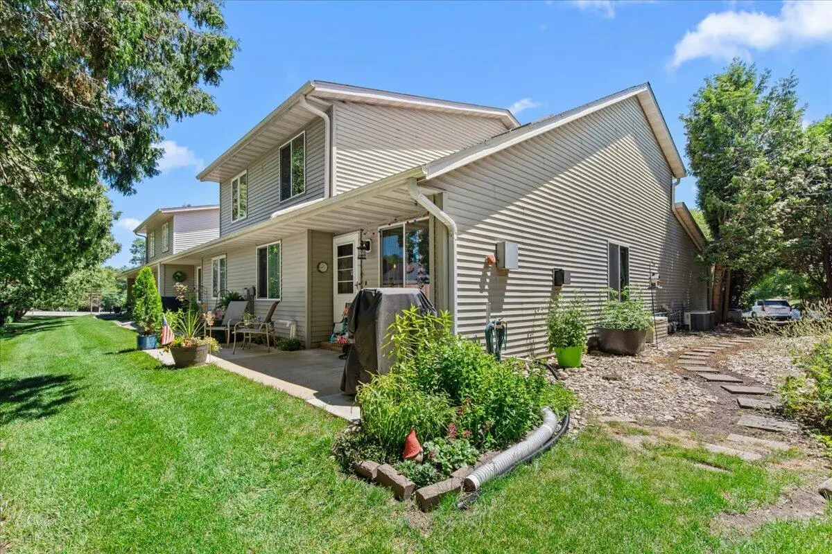 314 S Jefferson St, Waterford, WI 53185 - #1