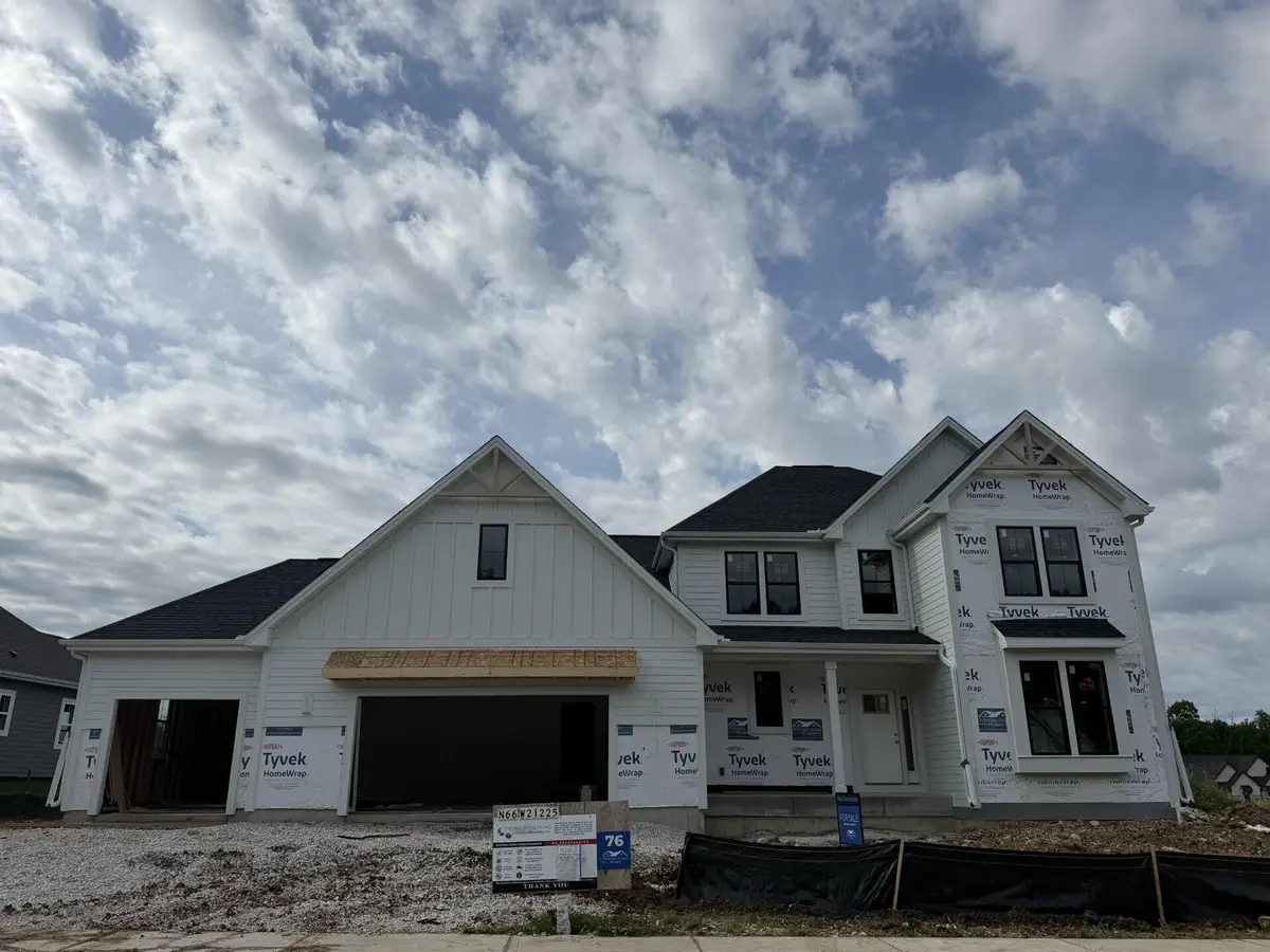 N66W21225 Sweet Clover Dr, Menomonee Falls, WI 53051 - #1