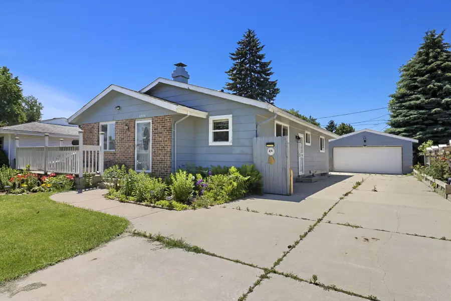 6924 Whitewater St, Caledonia, WI 53402 - #2
