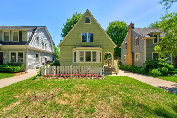 5532 N Lydell Ave, Whitefish Bay, WI 53217