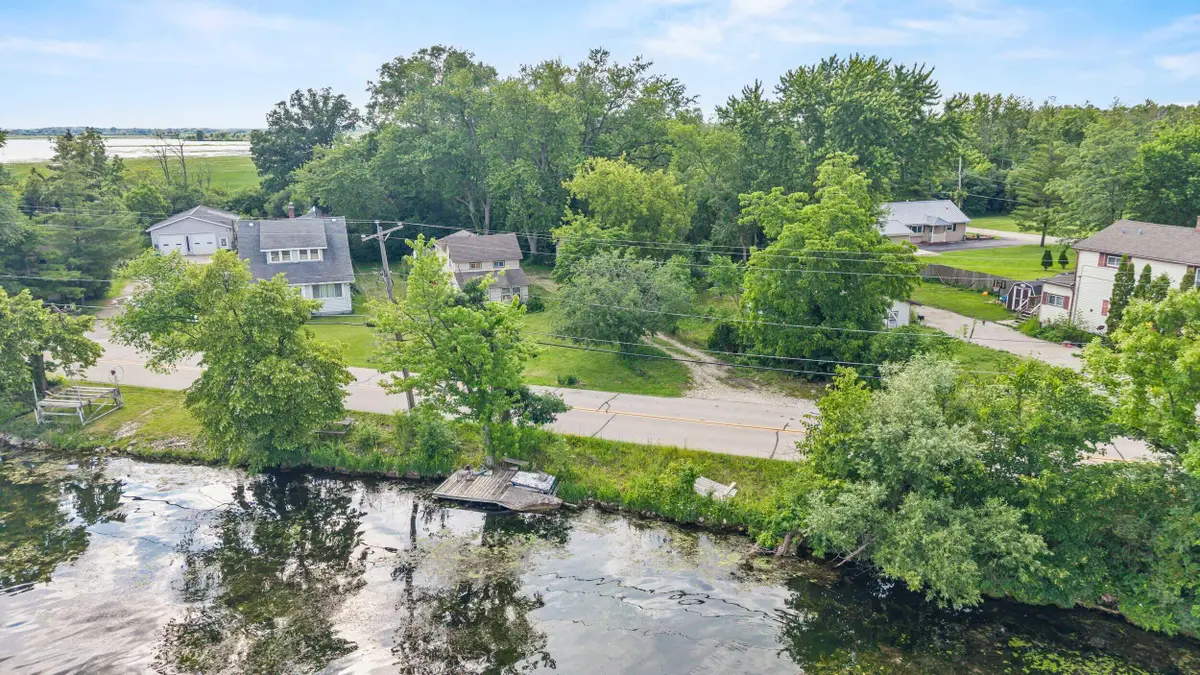 7110 N Tichigan Rd, Waterford, WI 53185 - #1