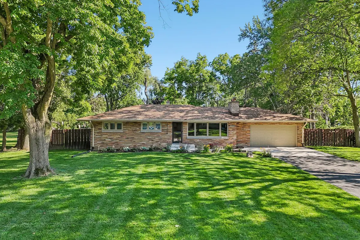 11509 Parkview Ln, Hales Corners, WI 53130 - #1