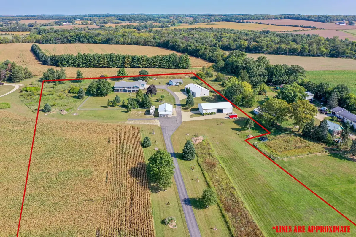 9702 W State Road 81, Beloit, WI 53511 - #1