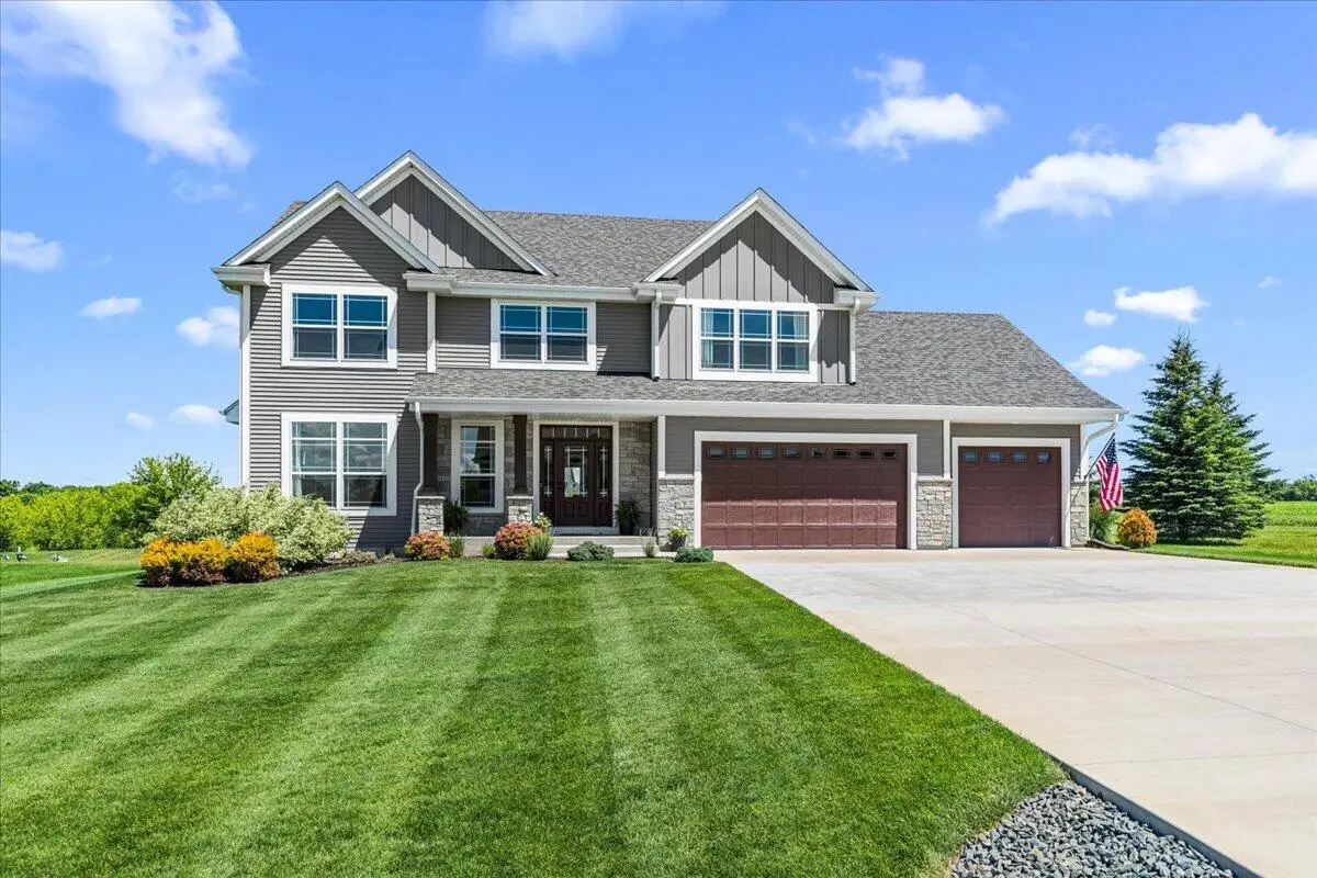 2900 Loretta Ln, West Bend, WI 53090 - #1
