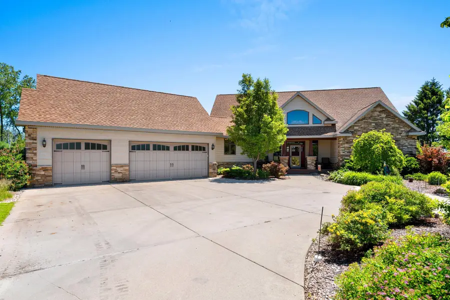 5317 S 10th St, Manitowoc, WI 54220 - #2
