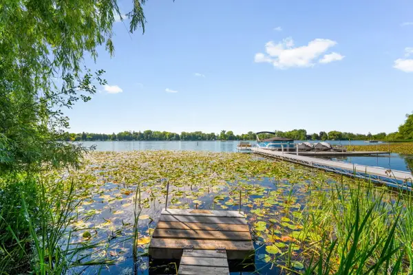 1395 Lakeview Rd, Farmington, WI 53090