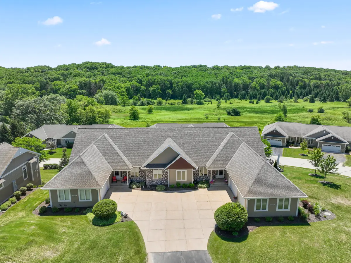 W314N352 Lara Ln, Delafield, WI 53018 - #1