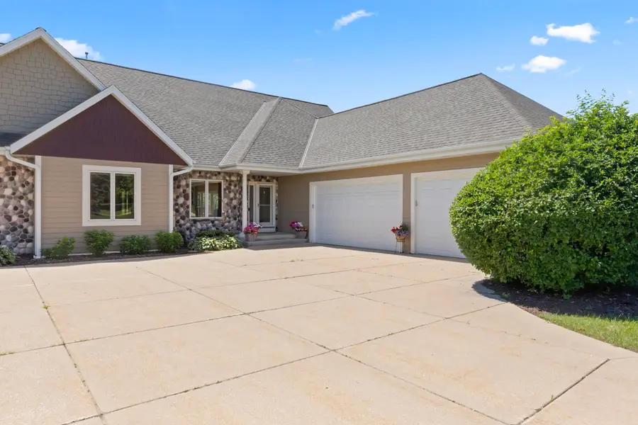 W314N352 Lara Ln, Delafield, WI 53018 - #2