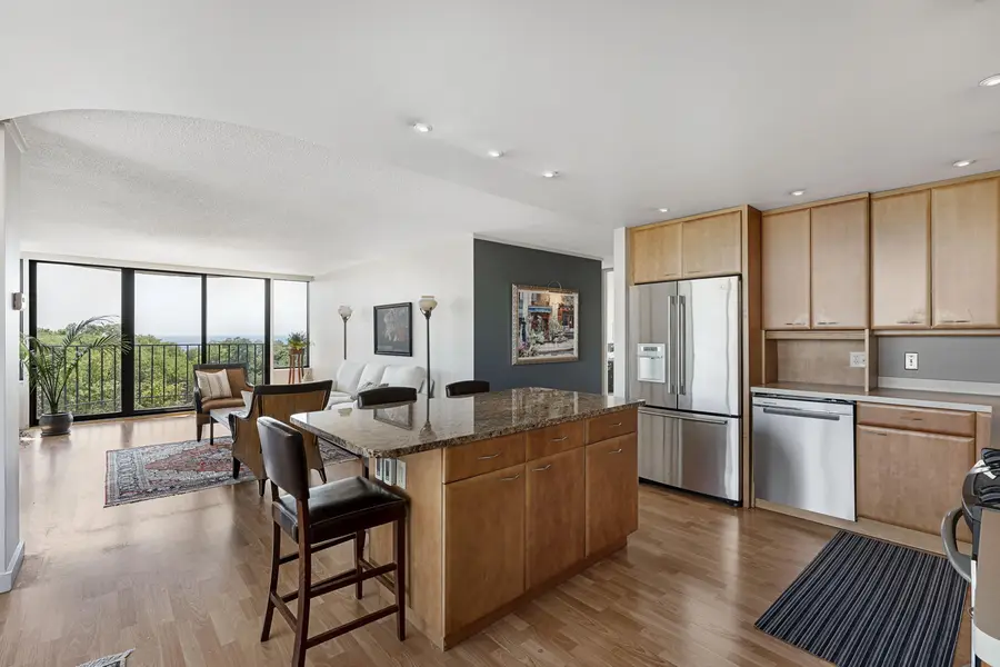 929 N Astor St, Milwaukee, WI 53202 - #2