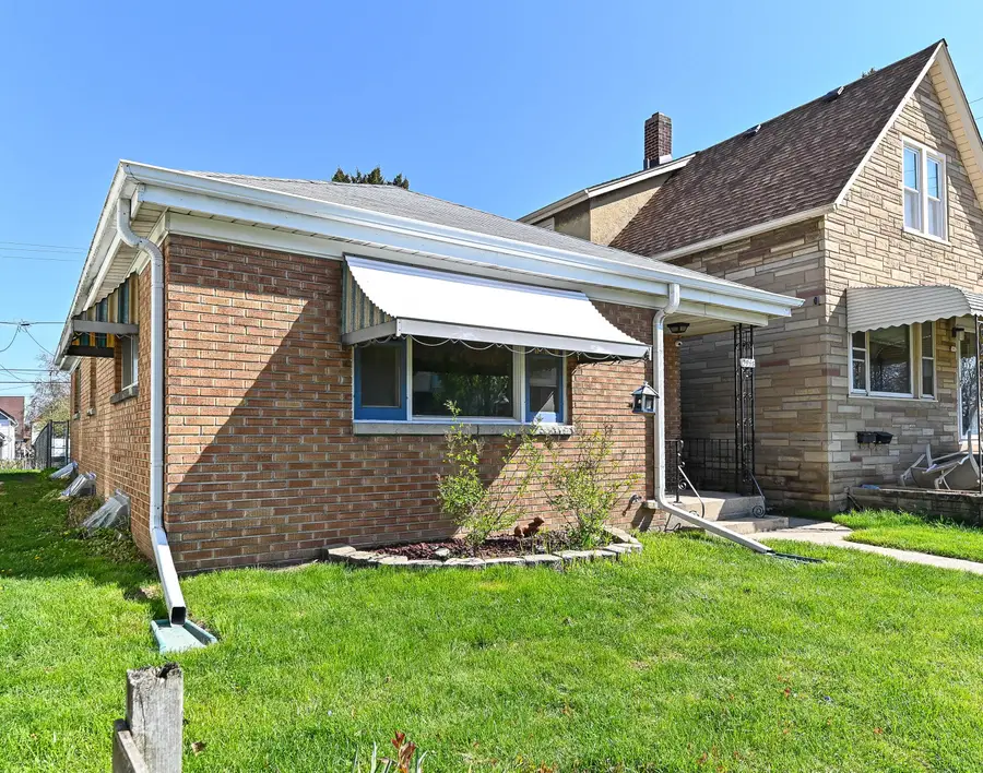 3948 E Underwood Ave, Cudahy, WI 53110 - #2