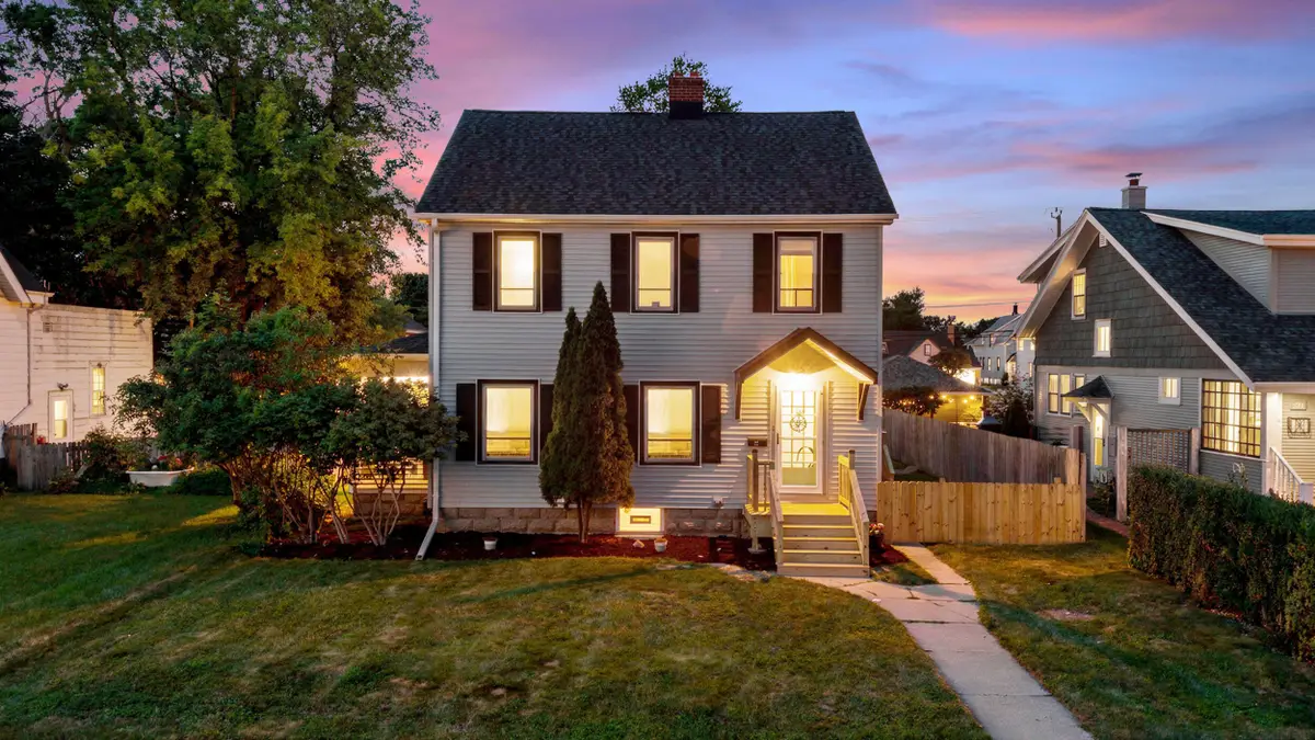 612 Marquette Ave, South Milwaukee, WI 53172 - #1