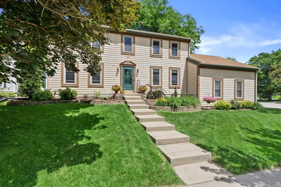 1237 Cavalier Dr, Waukesha, WI 53186 - #3